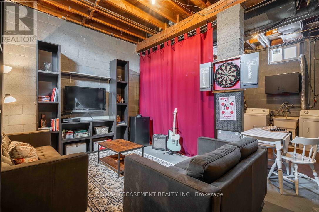 2279 King Street E, Hamilton, ON - Indoor Photo Showing Basement