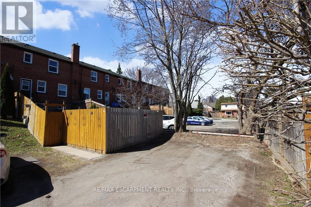 2279 King Street E, Hamilton, ON - Outdoor