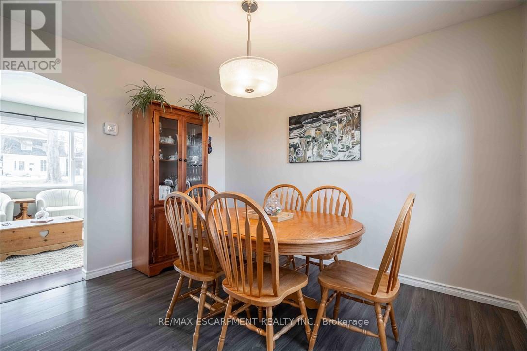 2279 King Street E, Hamilton, ON - Indoor Photo Showing Dining Room