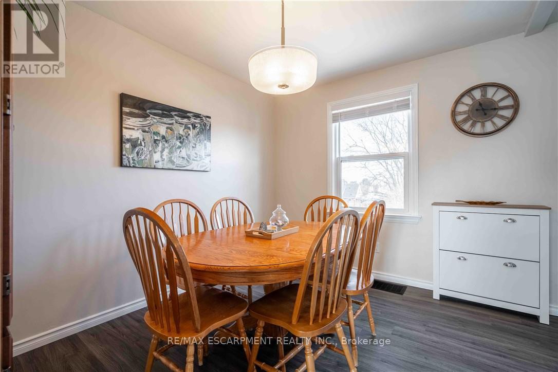 2279 King Street E, Hamilton, ON - Indoor Photo Showing Dining Room