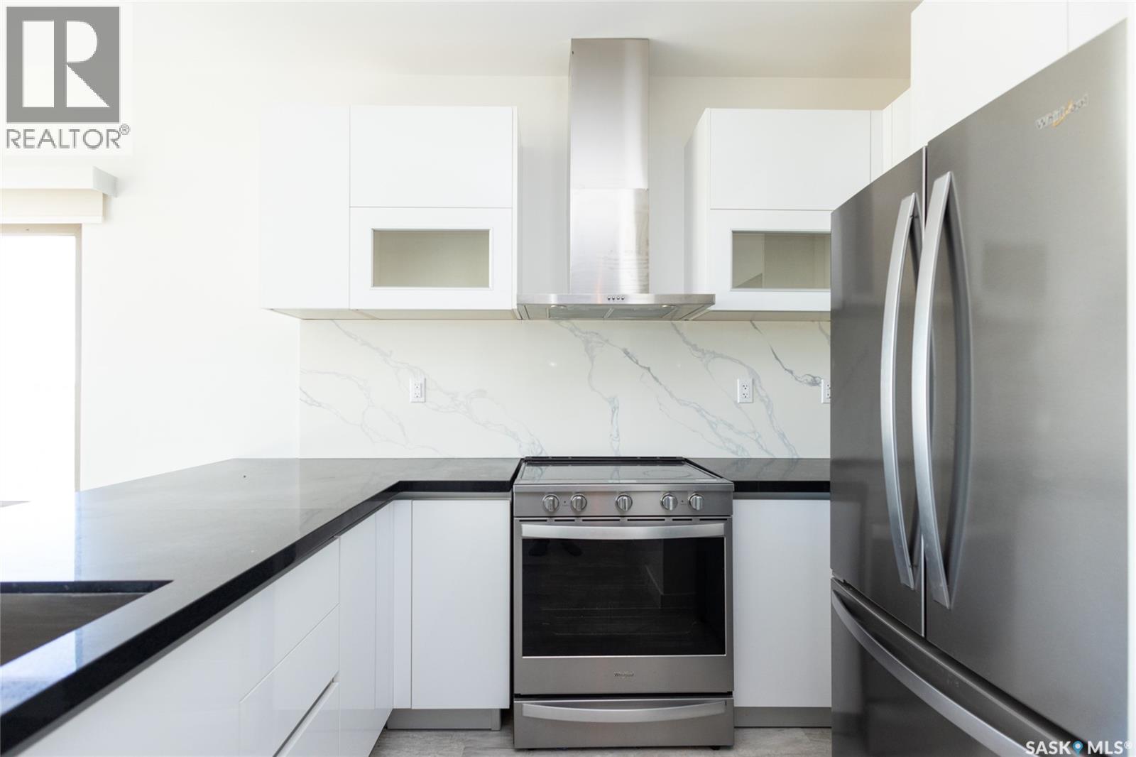 3 298 Prairie Dawn Drive, Dundurn, SK - Indoor Photo Showing Kitchen With Upgraded Kitchen