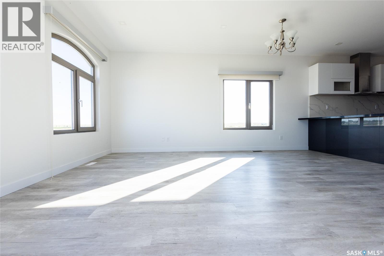 3 298 Prairie Dawn Drive, Dundurn, SK - Indoor Photo Showing Kitchen