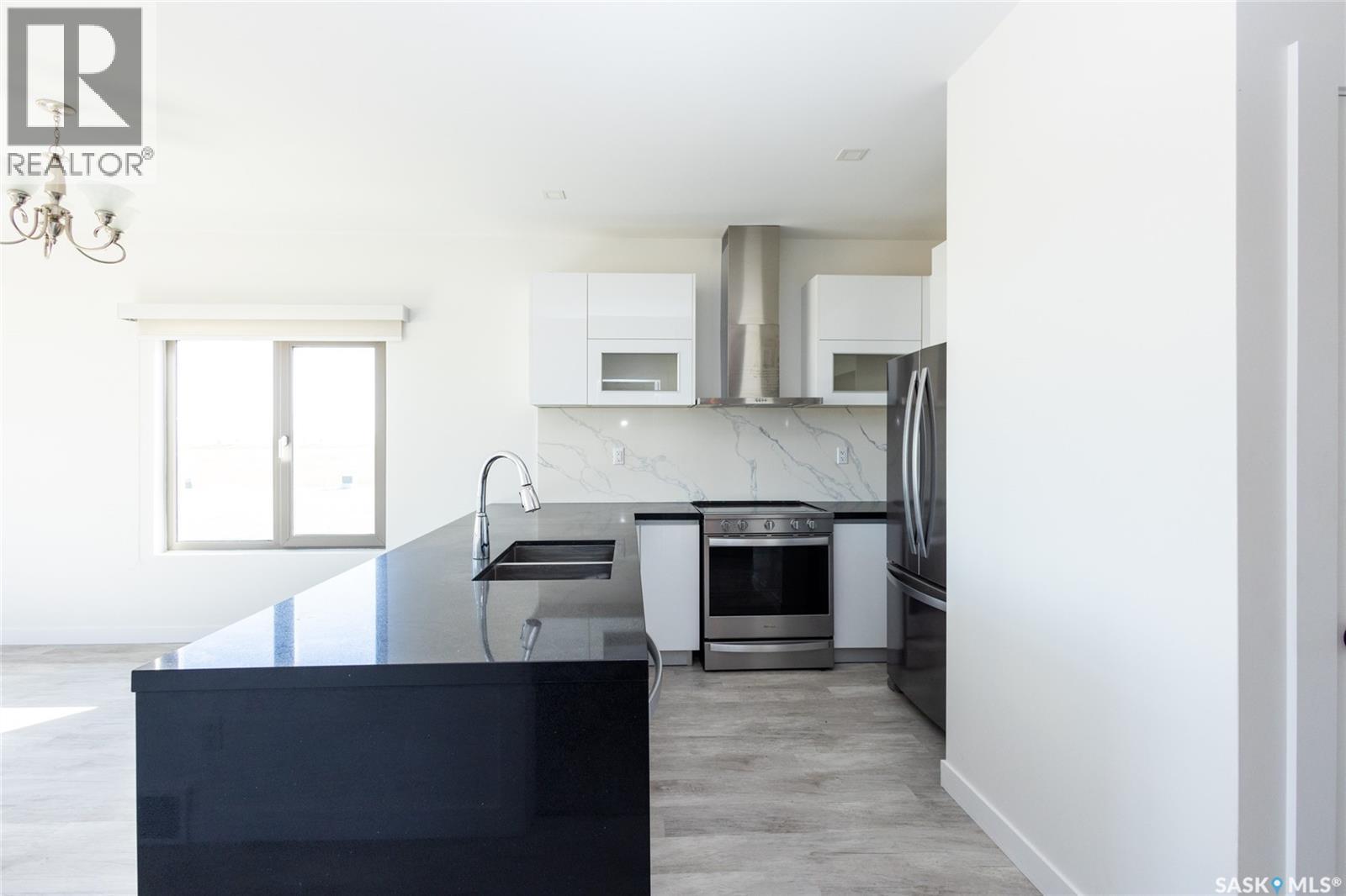 3 298 Prairie Dawn Drive, Dundurn, SK - Indoor Photo Showing Kitchen With Double Sink With Upgraded Kitchen