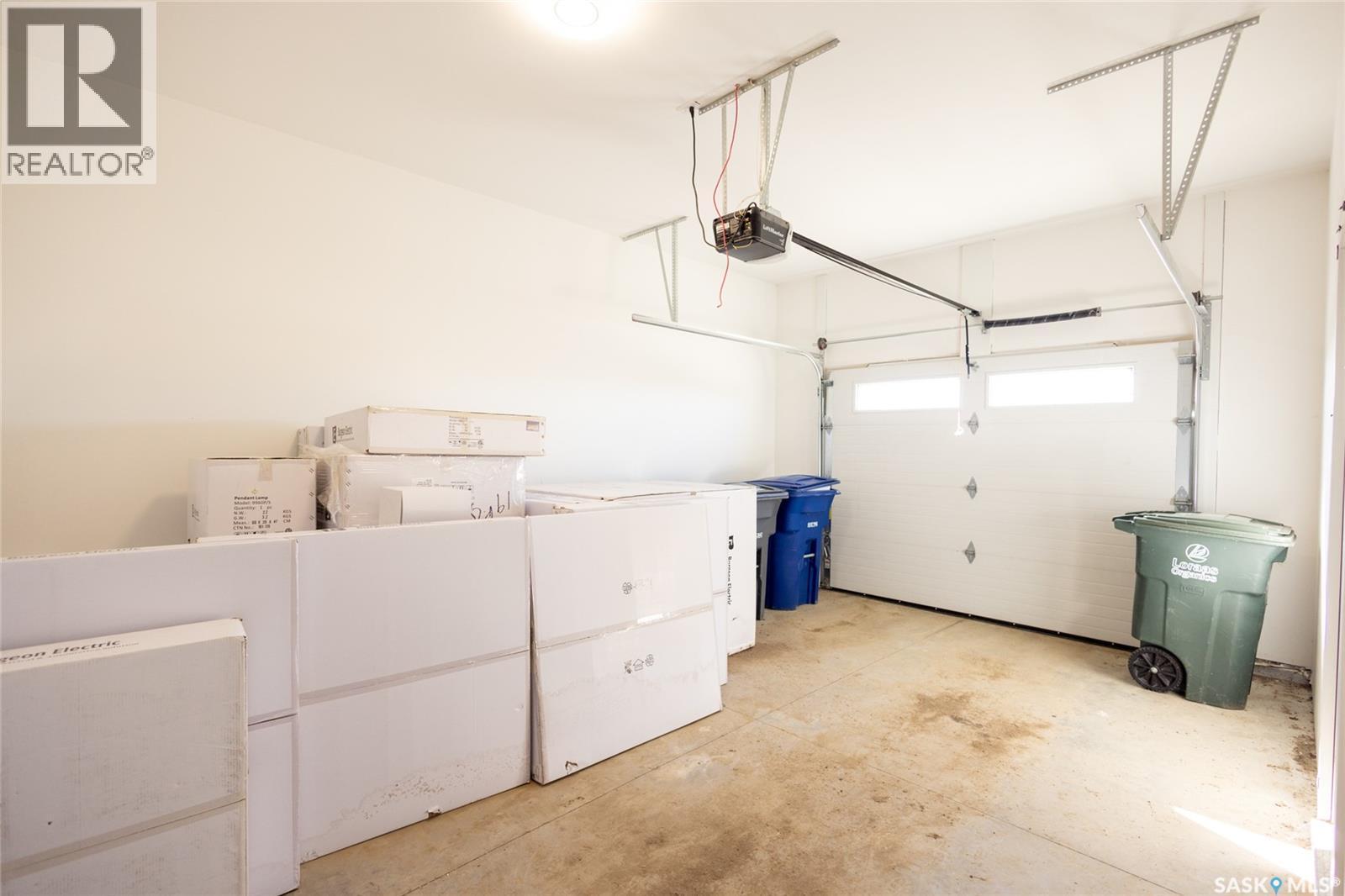 3 298 Prairie Dawn Drive, Dundurn, SK - Indoor Photo Showing Garage