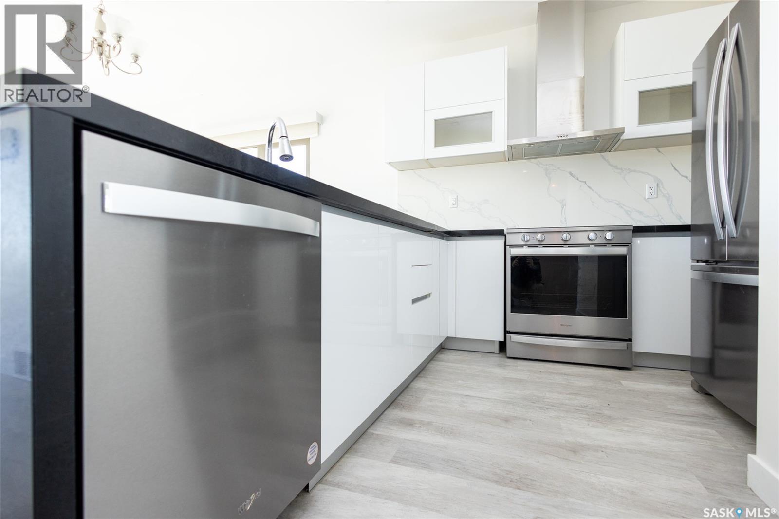 3 298 Prairie Dawn Drive, Dundurn, SK - Indoor Photo Showing Kitchen