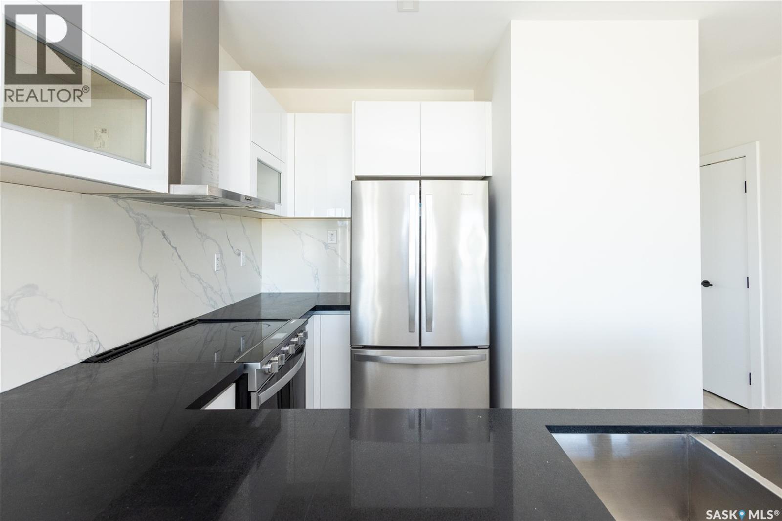 3 298 Prairie Dawn Drive, Dundurn, SK - Indoor Photo Showing Kitchen