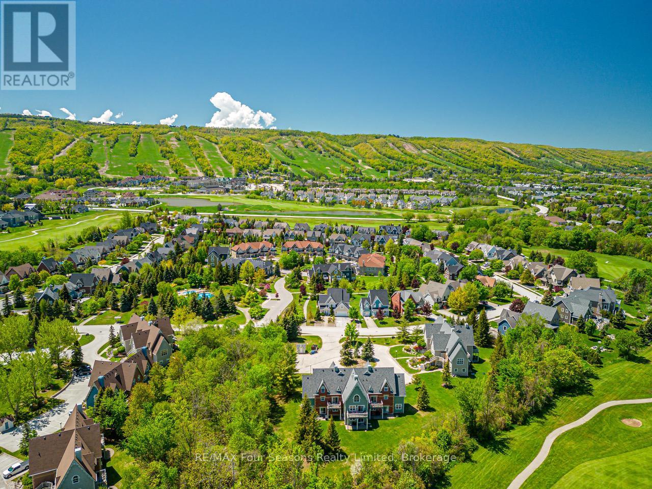 225 - 170 Snowbridge Way N, Blue Mountains, ON