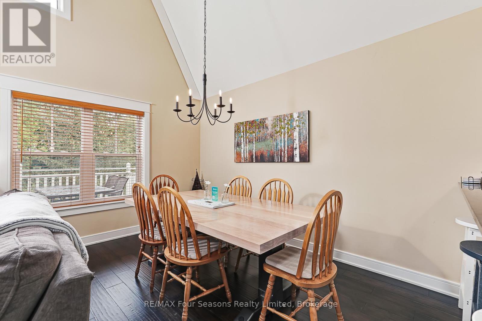 225 - 170 Snowbridge Way N, Blue Mountains, ON