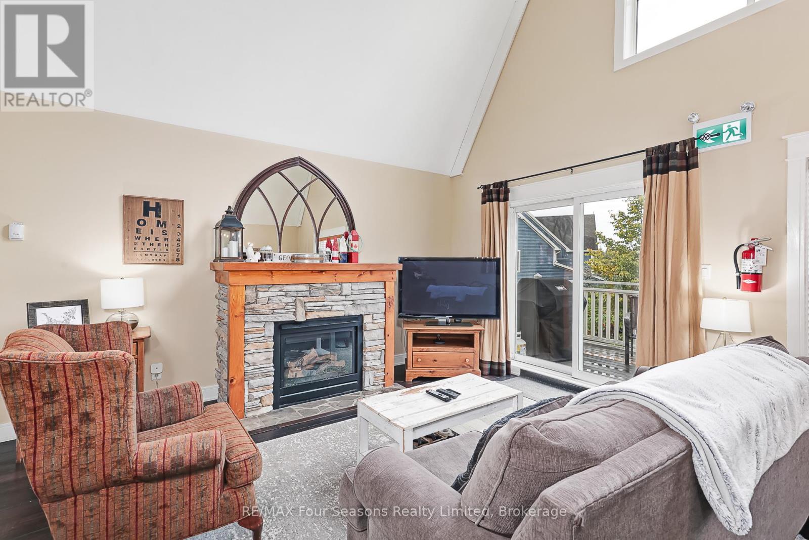 225 - 170 Snowbridge Way N, Blue Mountains, ON