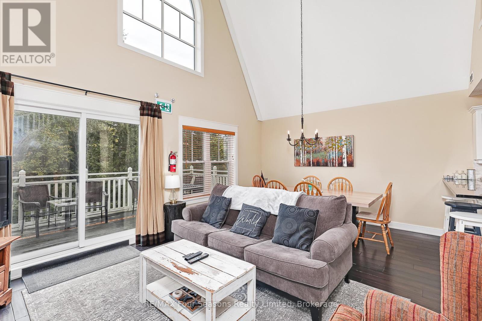 225 - 170 Snowbridge Way N, Blue Mountains, ON