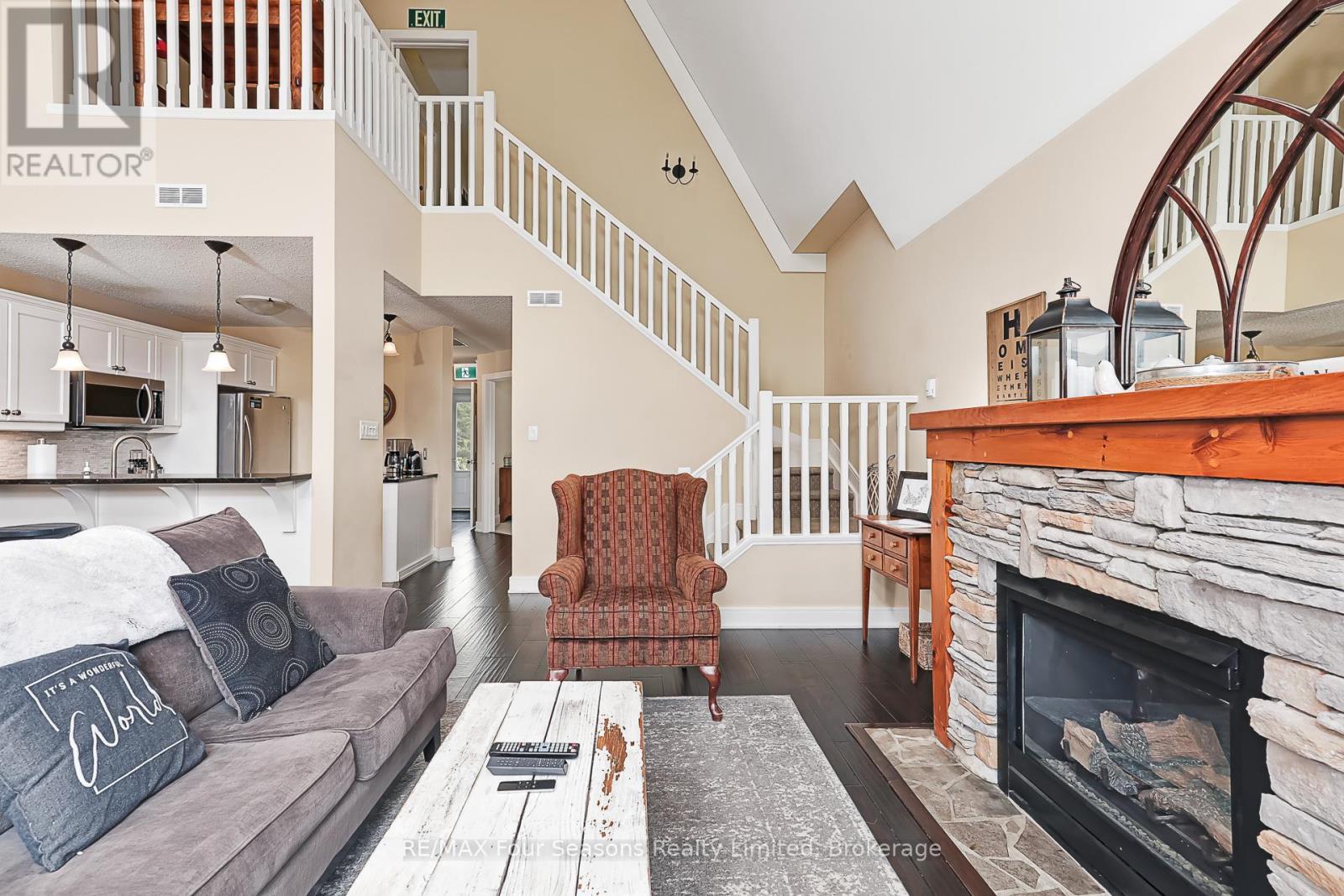 225 - 170 Snowbridge Way N, Blue Mountains, ON