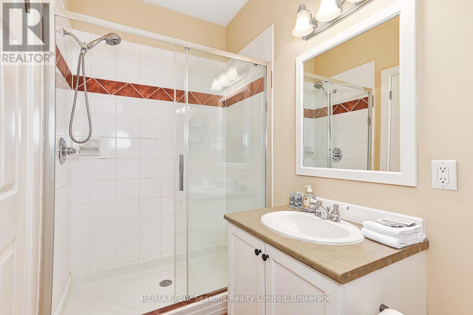 225 - 170 Snowbridge Way N, Blue Mountains, ON