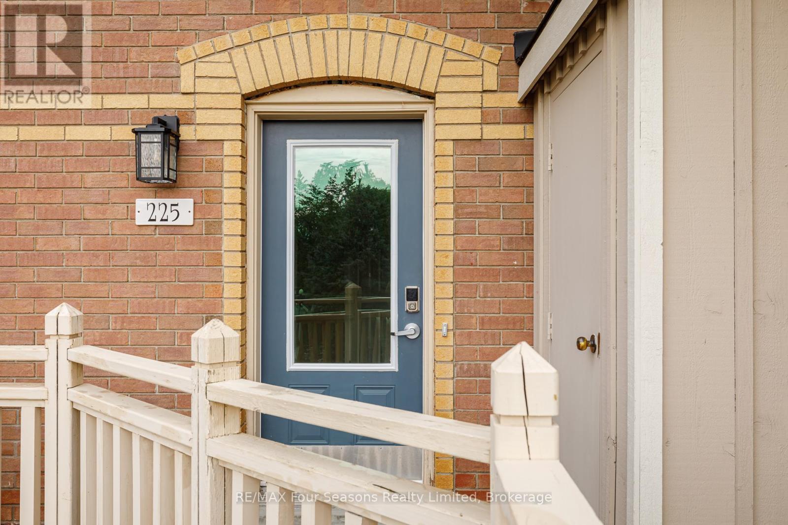 225 - 170 Snowbridge Way N, Blue Mountains, ON