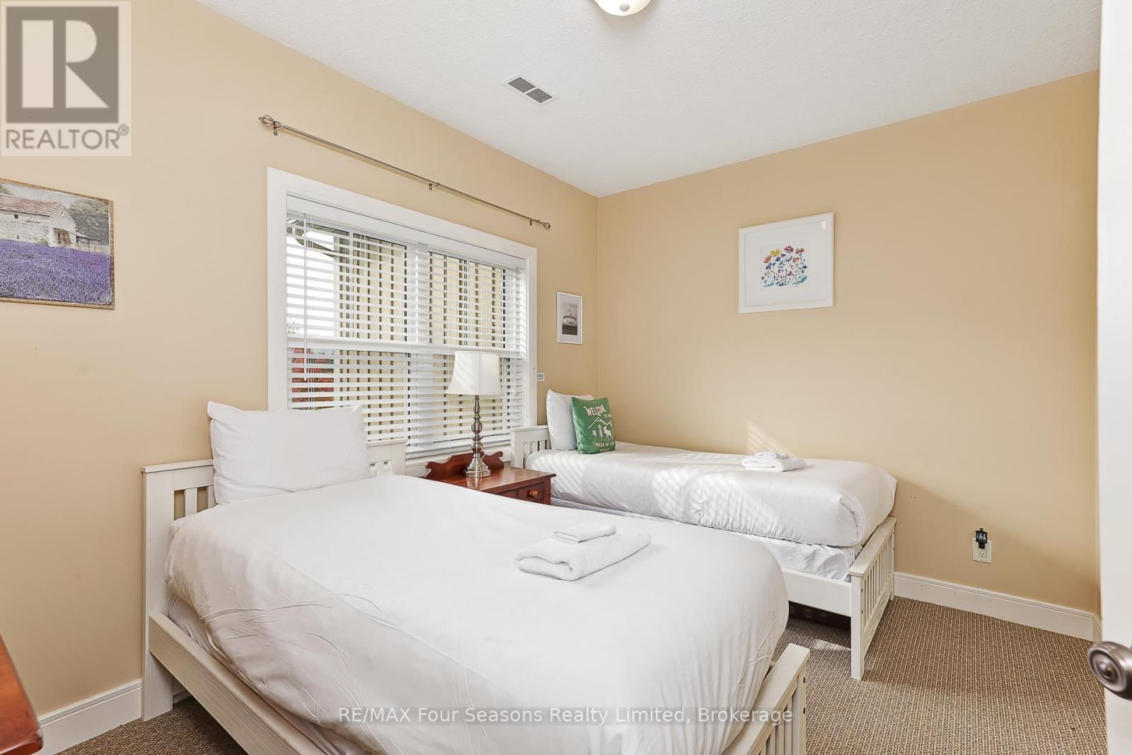 225 - 170 Snowbridge Way N, Blue Mountains, ON