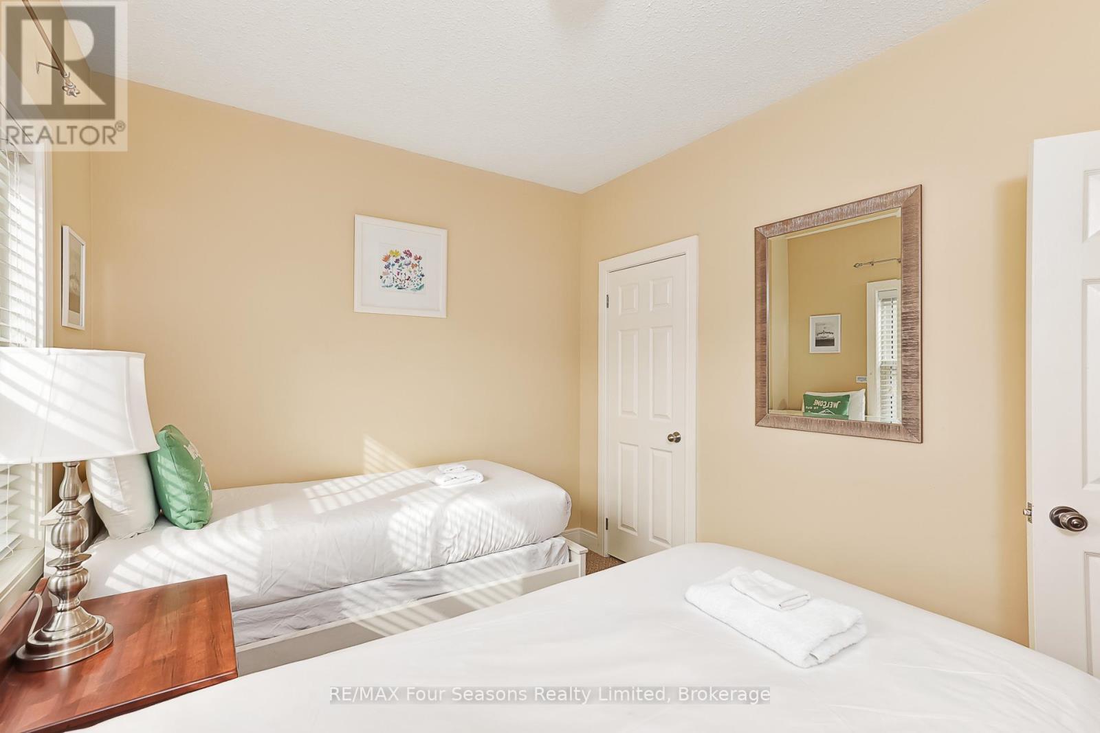 225 - 170 Snowbridge Way N, Blue Mountains, ON