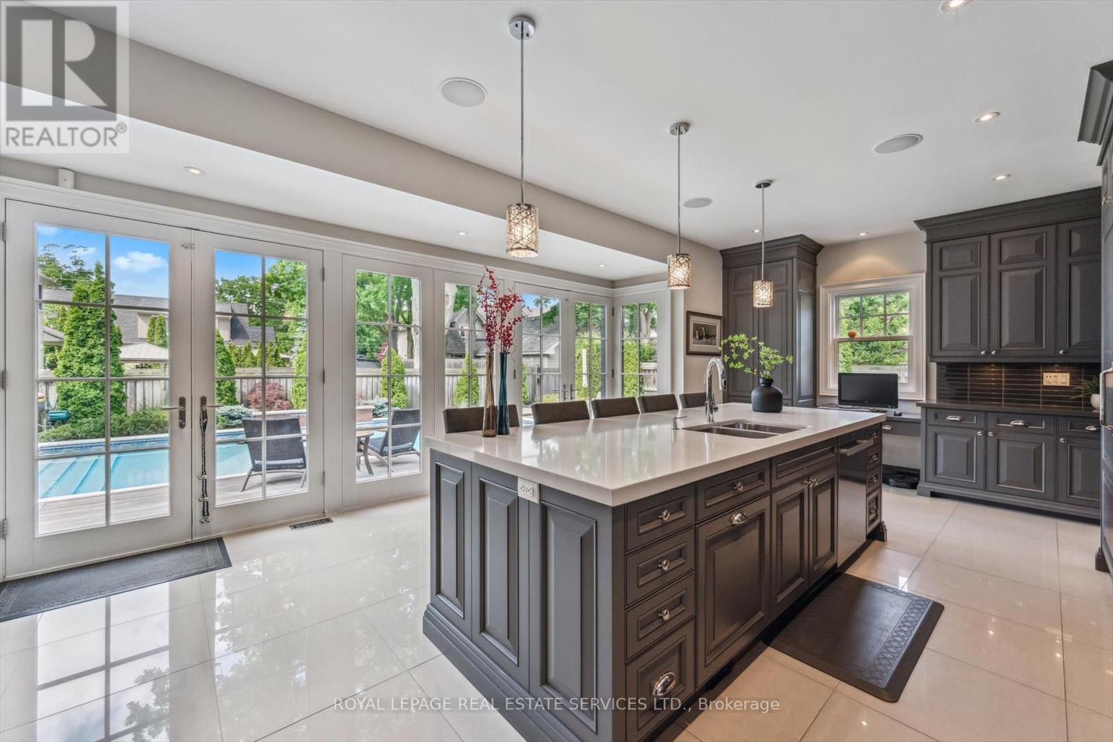 Stunning Dream Kitchen w/Dual Walkouts to Backyard - 335 Lakeshore Road W, Oakville, ON - Indoor Photo Showing Kitchen With Double Sink With Upgraded Kitchen