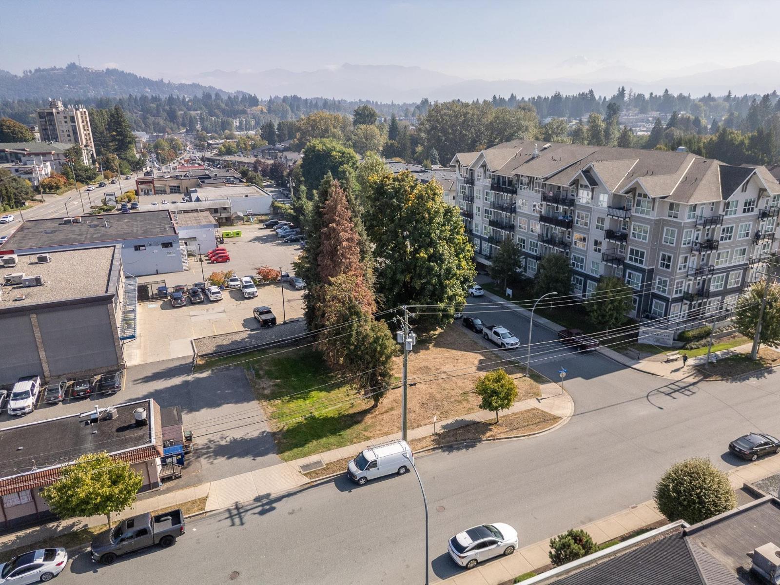 2604 E Bourquin Crescent, Abbotsford, BC