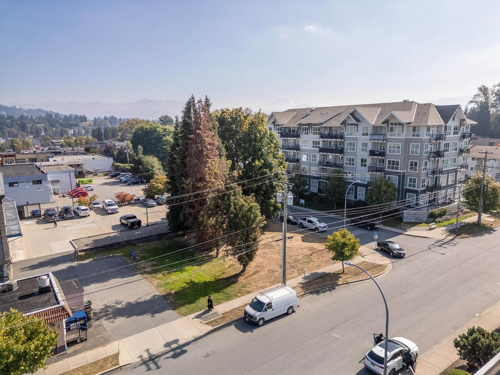 2604 E Bourquin Crescent, Abbotsford, BC