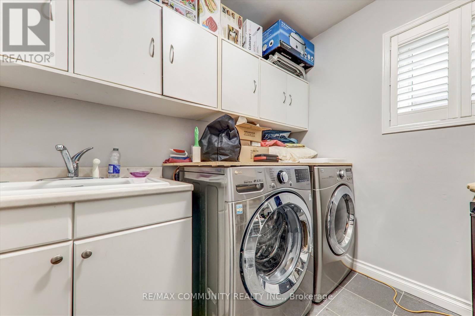 Main - 35 Hartrick Place, Whitby, ON - Indoor Photo Showing Laundry Room