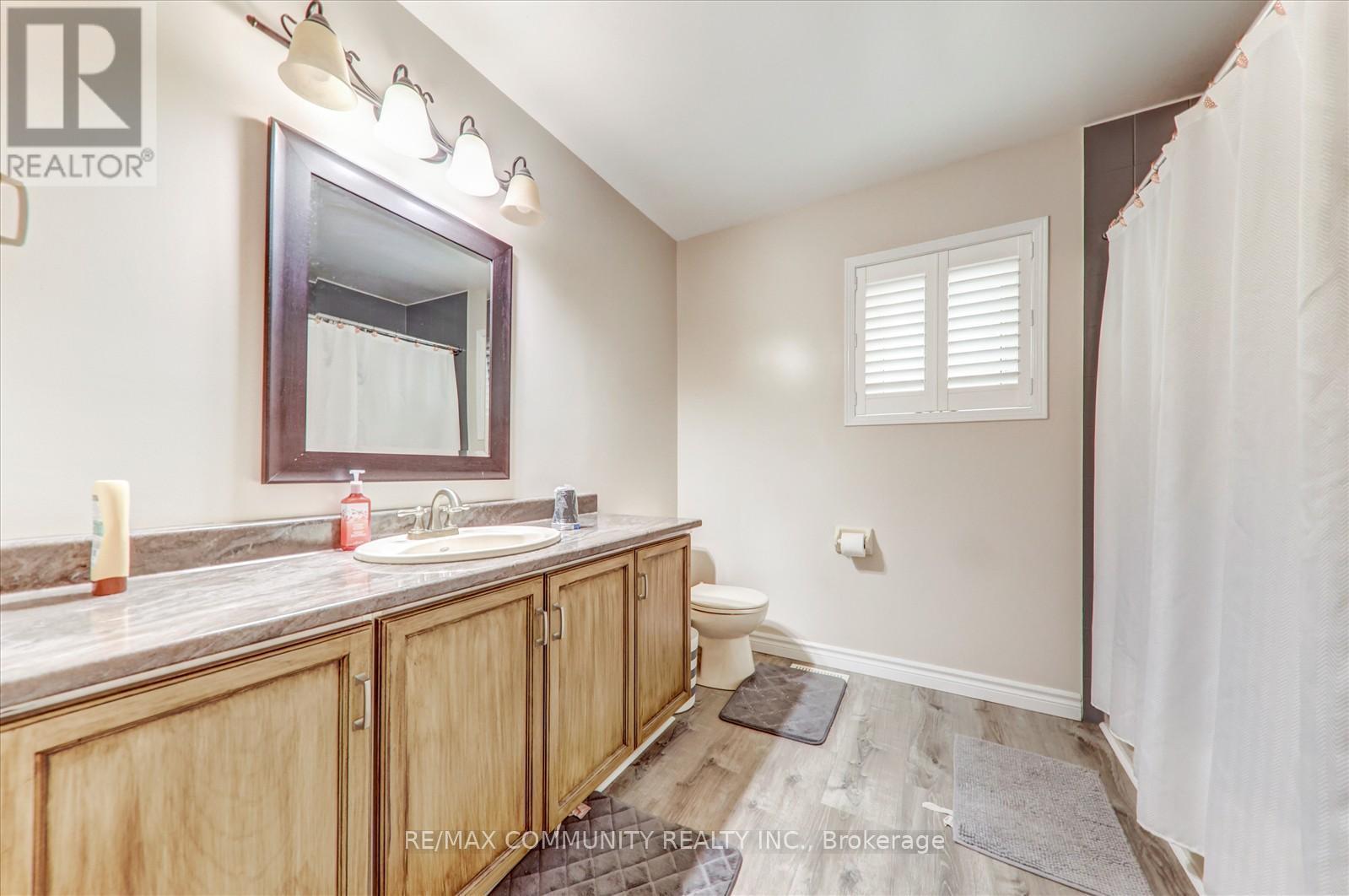 Main - 35 Hartrick Place, Whitby, ON - Indoor Photo Showing Bathroom