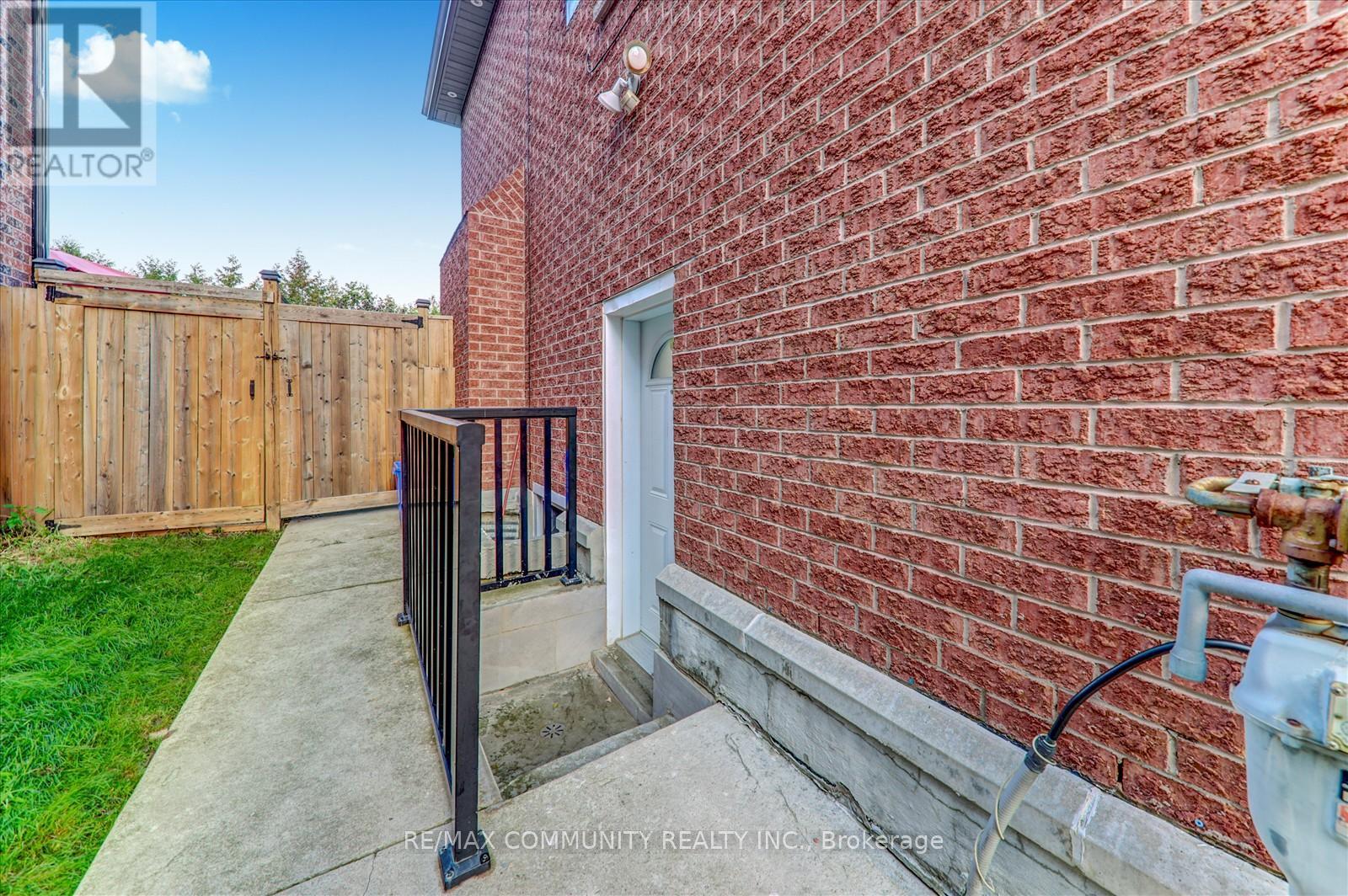 Main - 35 Hartrick Place, Whitby, ON - Outdoor