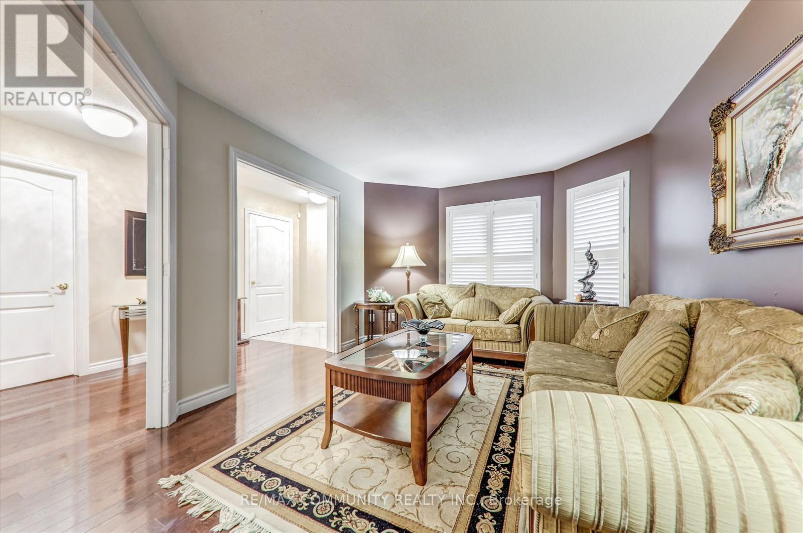 Main - 35 Hartrick Place, Whitby, ON - Indoor Photo Showing Living Room