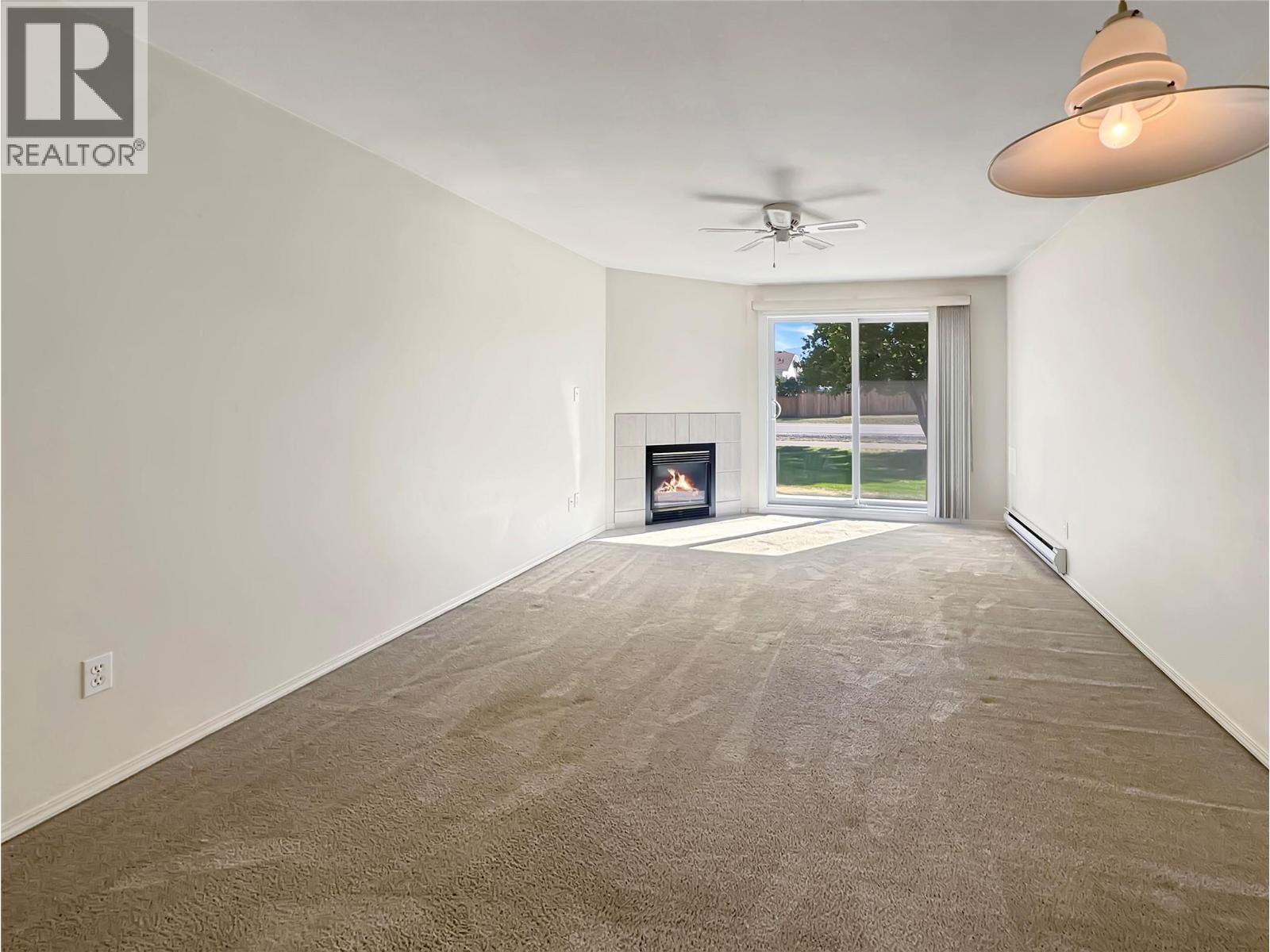 1004 23 Avenue N Unit# 113, Cranbrook, BC - Indoor With Fireplace