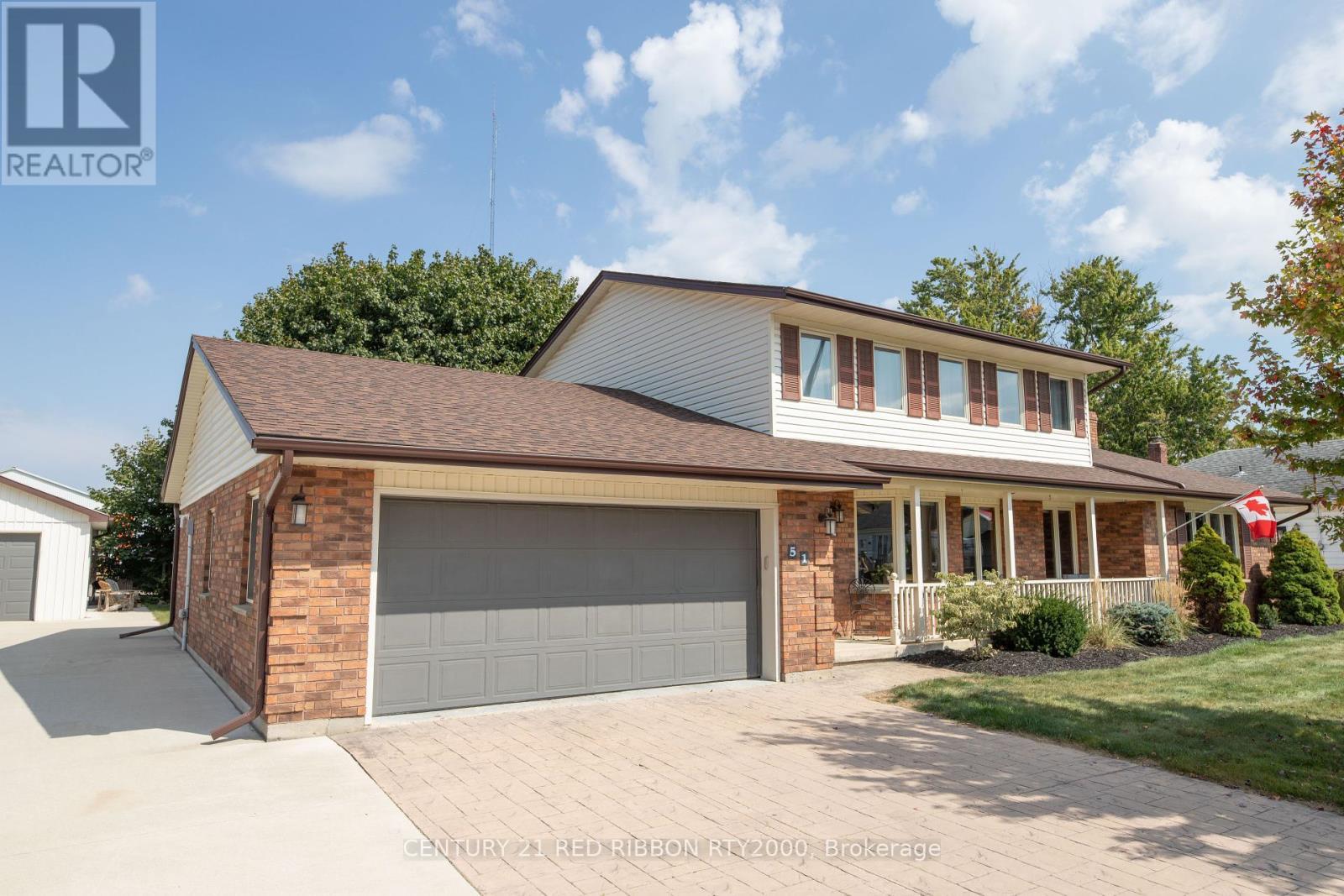 51 Queen Street, Strathroy-Caradoc (Se), ON - Outdoor