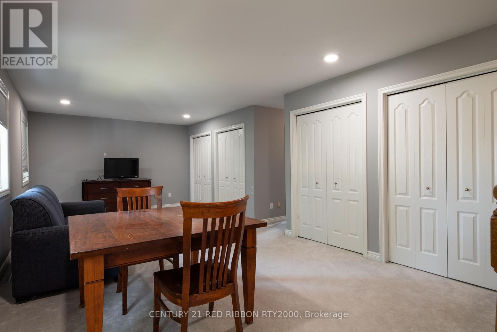 51 Queen Street, Strathroy-Caradoc (Se), ON - Indoor