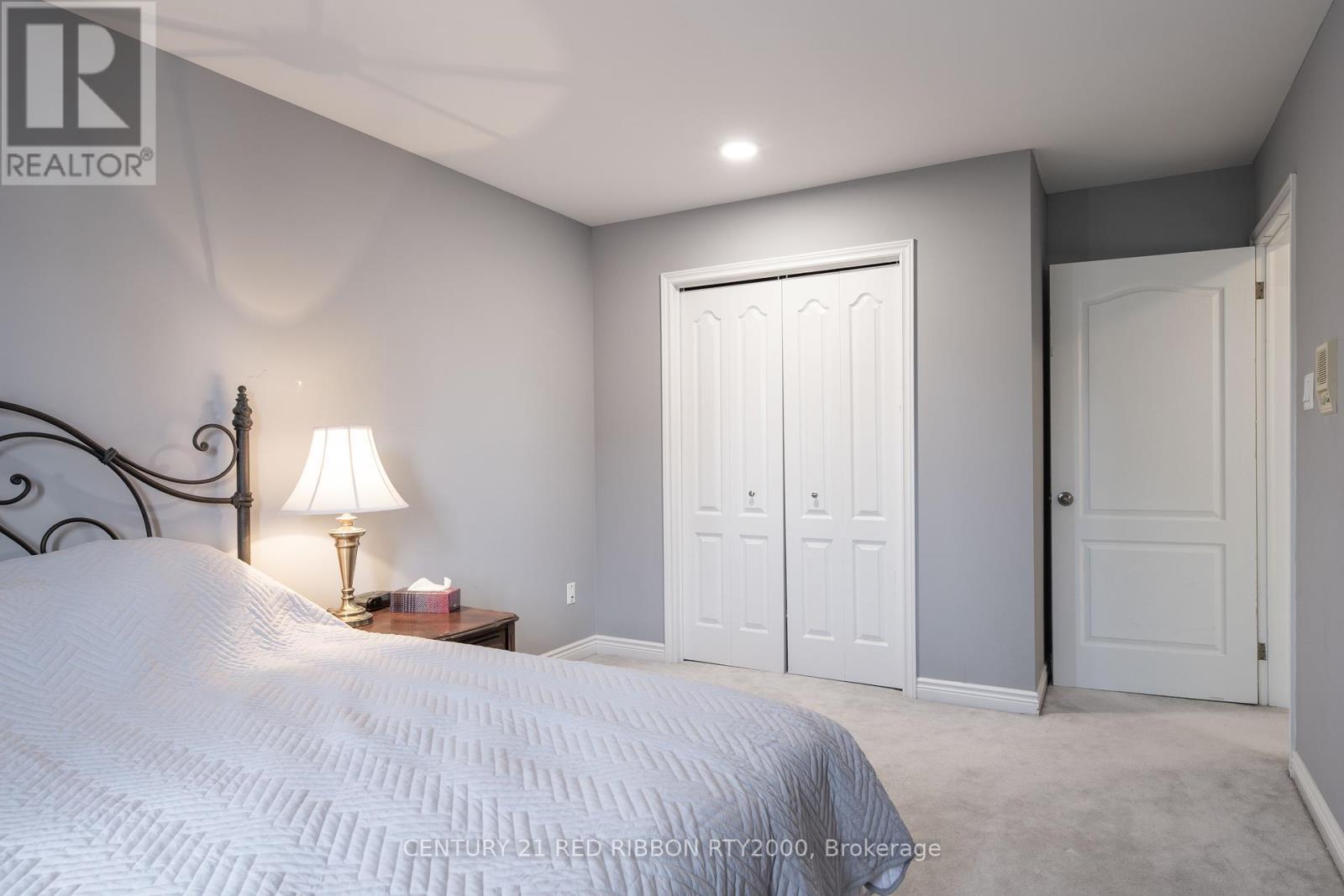 51 Queen Street, Strathroy-Caradoc (Se), ON - Indoor Photo Showing Bedroom