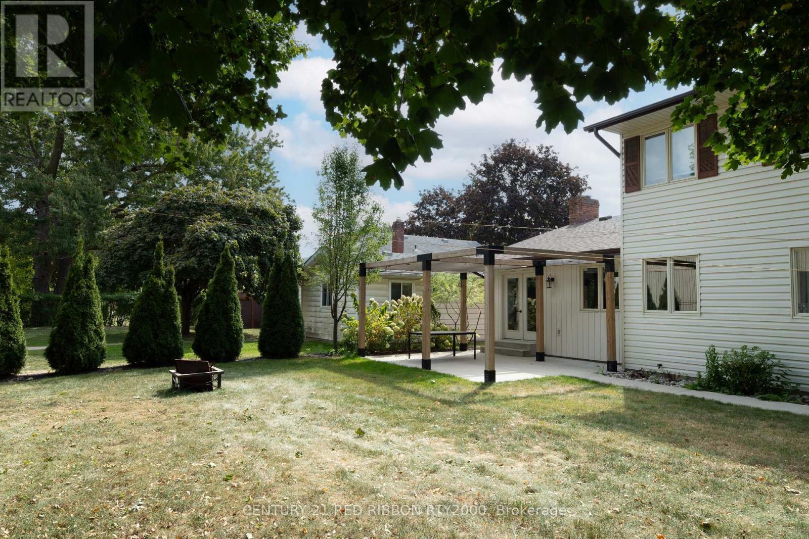 51 Queen Street, Strathroy-Caradoc (Se), ON - Outdoor