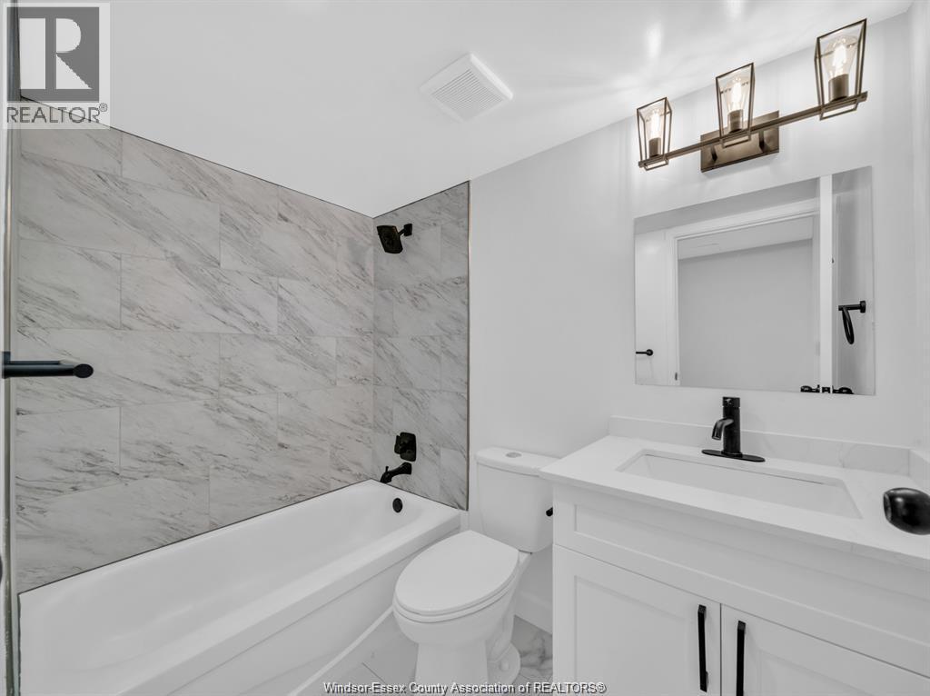 380 Pelissier Street Unit# 1201, Windsor, ON - Indoor Photo Showing Bathroom