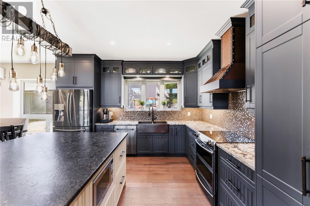 2500 Eden Township Road, Greater Sudbury, ON - Indoor Photo Showing Kitchen With Upgraded Kitchen