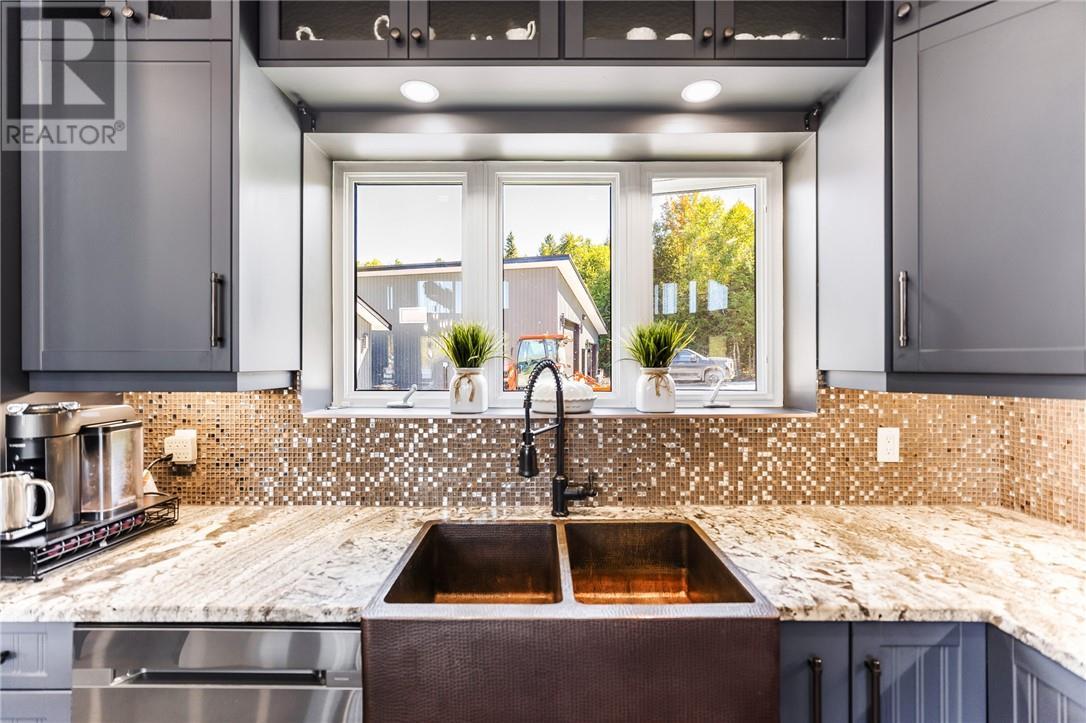 2500 Eden Township Road, Greater Sudbury, ON - Indoor Photo Showing Kitchen With Double Sink With Upgraded Kitchen