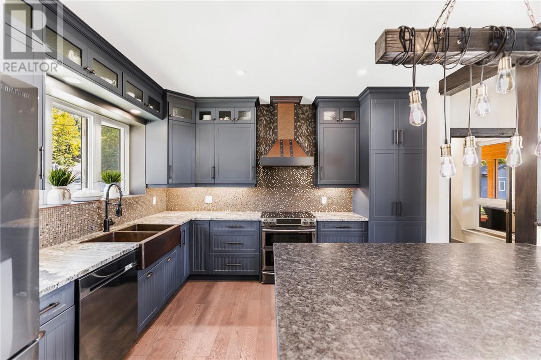 2500 Eden Township Road, Greater Sudbury, ON - Indoor Photo Showing Kitchen With Double Sink With Upgraded Kitchen