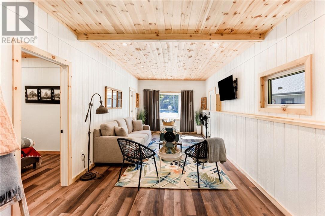 2500 Eden Township Road, Greater Sudbury, ON - Indoor Photo Showing Dining Room