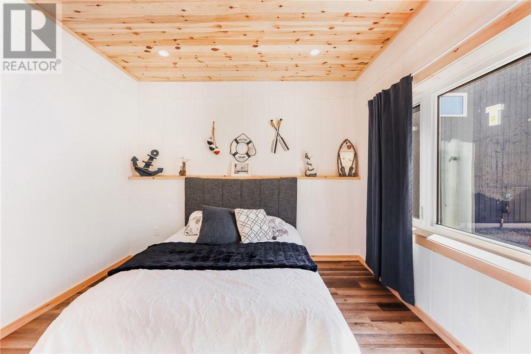 2500 Eden Township Road, Greater Sudbury, ON - Indoor Photo Showing Bedroom