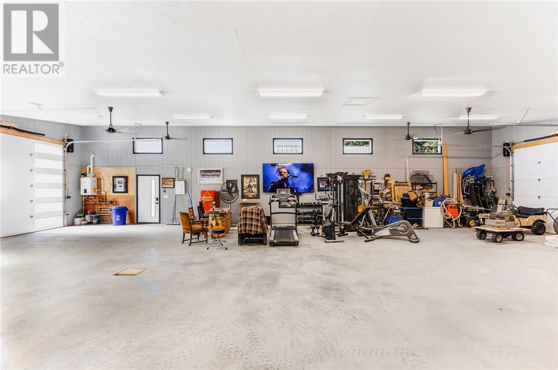 2500 Eden Township Road, Greater Sudbury, ON - Indoor Photo Showing Garage