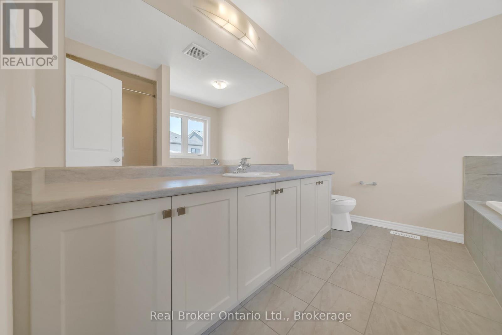 216 Vanilla Trail, Thorold (Rolling Meadows), ON - Indoor Photo Showing Bathroom
