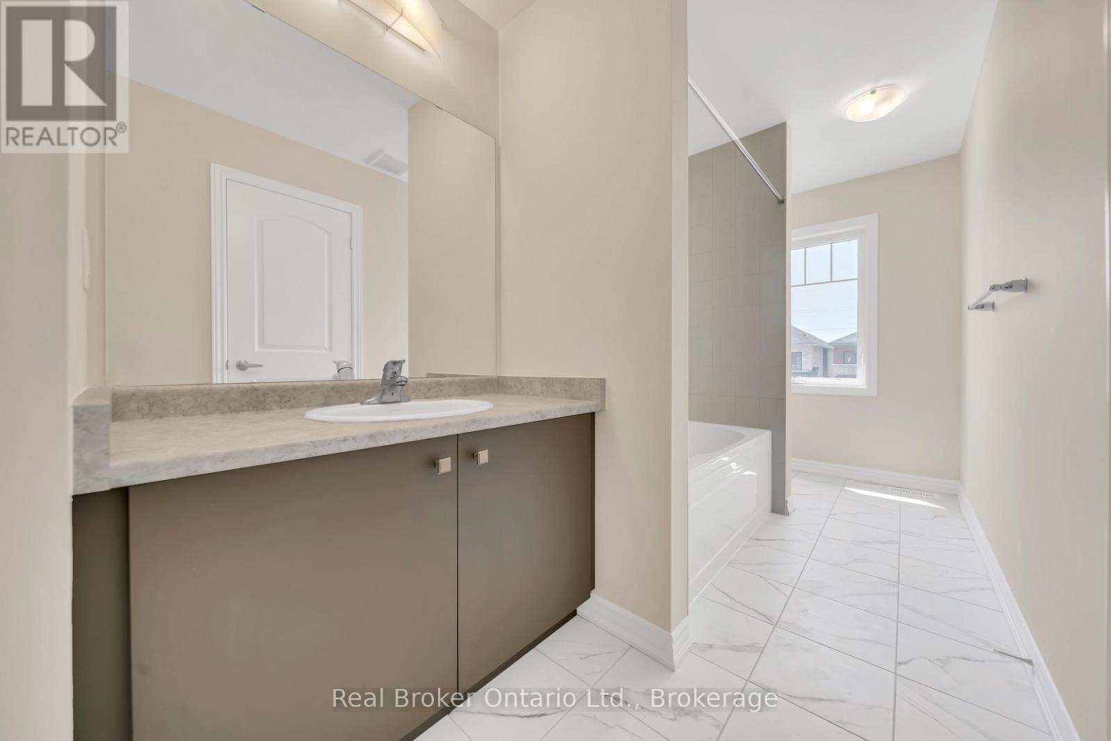 216 Vanilla Trail, Thorold (Rolling Meadows), ON - Indoor Photo Showing Bathroom