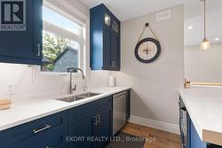 Built in dishwasher -