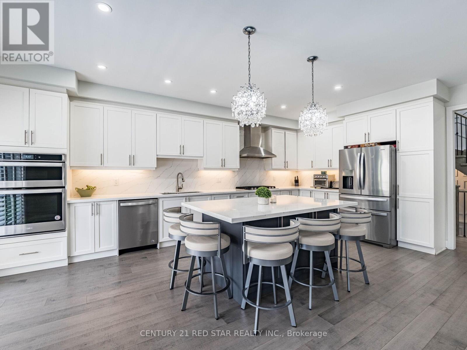 22 Rolling Rock Way, Brampton, ON - Indoor Photo Showing Kitchen With Upgraded Kitchen