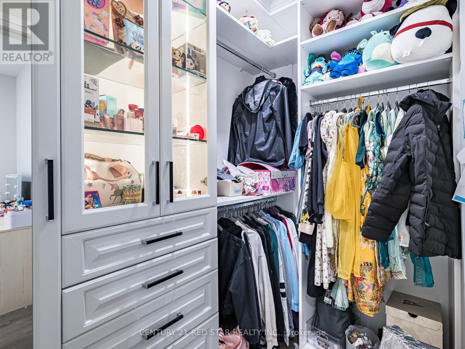 22 Rolling Rock Way, Brampton, ON - Indoor With Storage