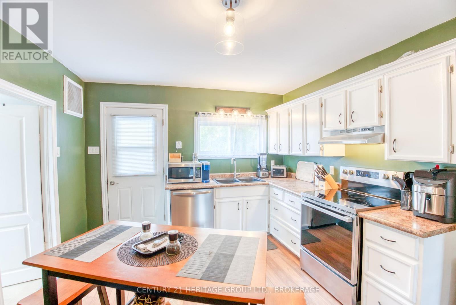 6913 County 2 Road, Loyalist (Lennox And Addington - South), ON - Indoor