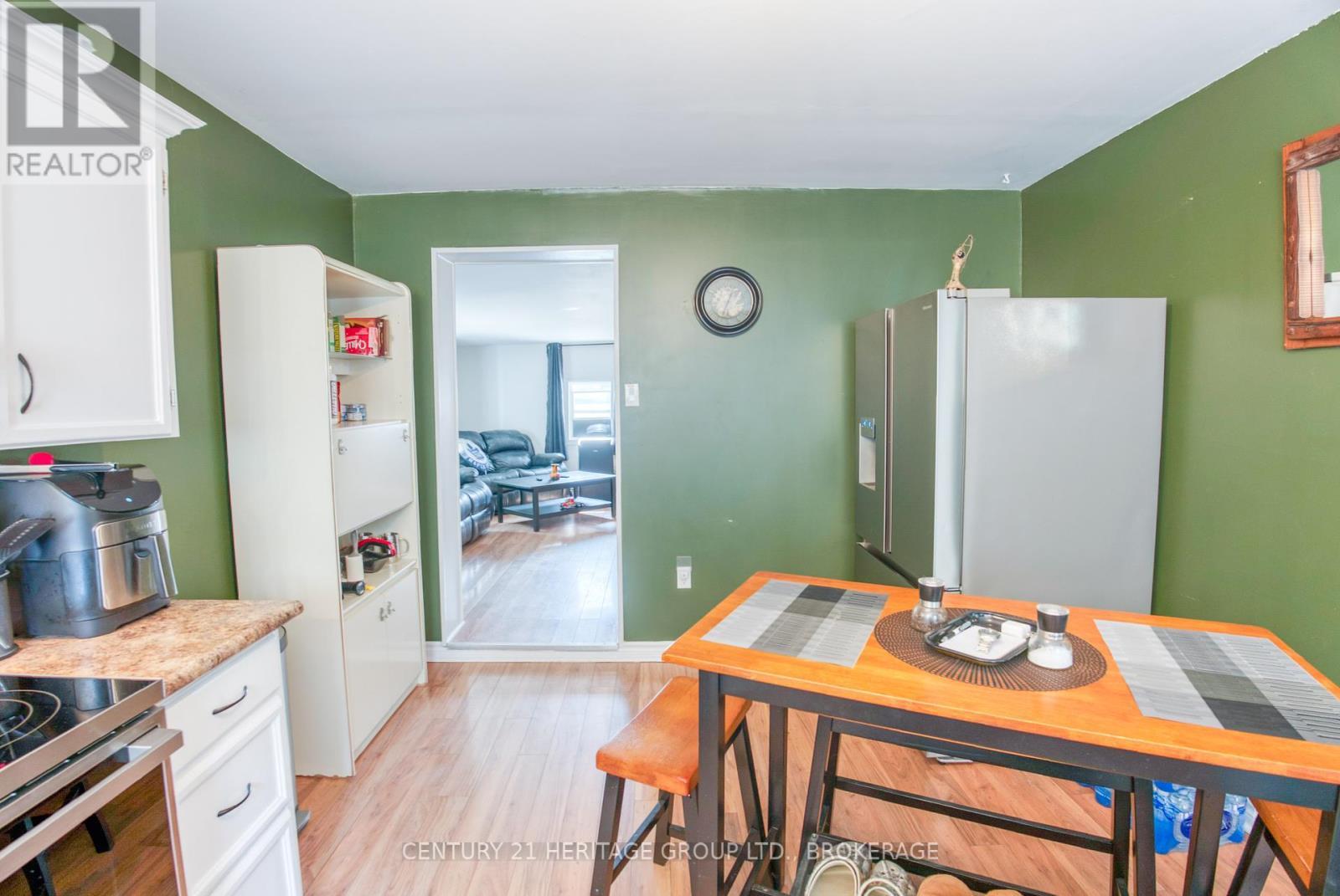 6913 County 2 Road, Loyalist (Lennox And Addington - South), ON - Indoor Photo Showing Kitchen