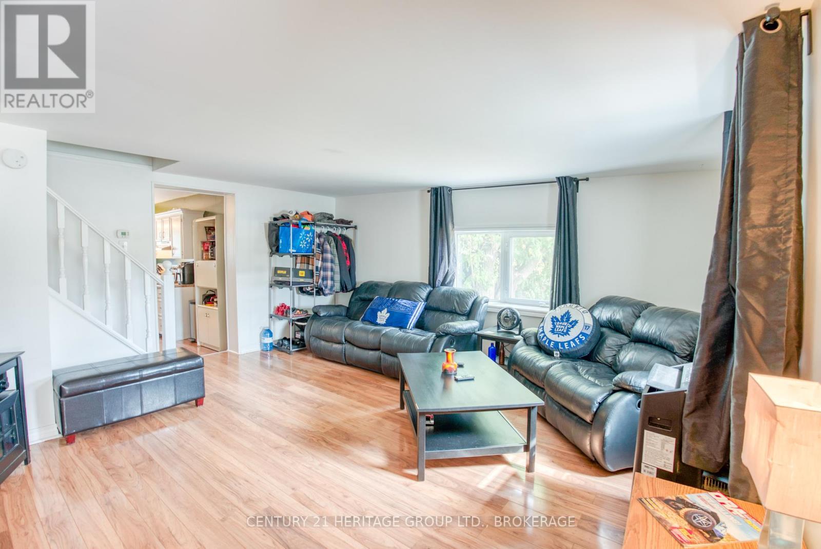 6913 County 2 Road, Loyalist (Lennox And Addington - South), ON - Indoor Photo Showing Living Room