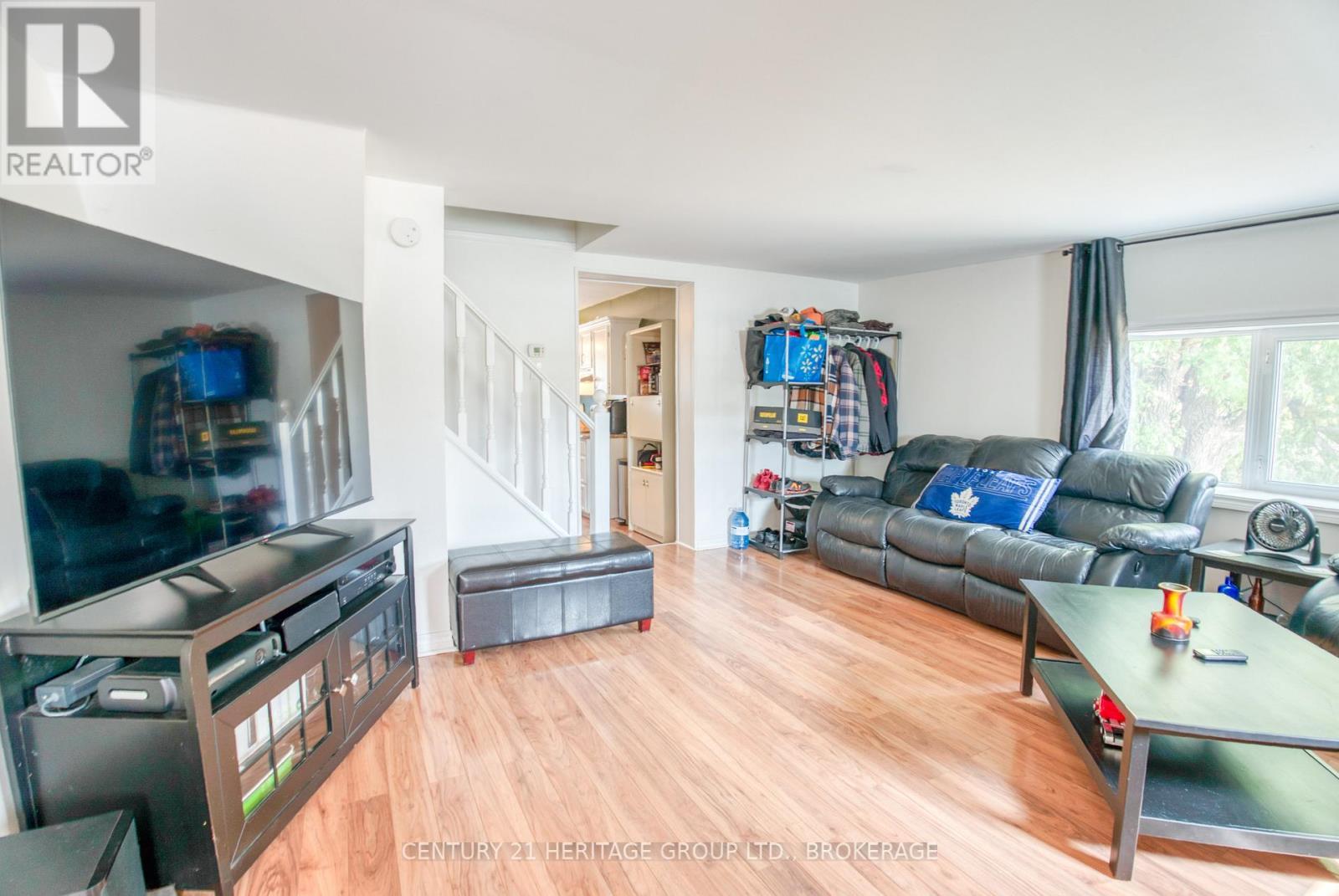 6913 County 2 Road, Loyalist (Lennox And Addington - South), ON - Indoor Photo Showing Living Room