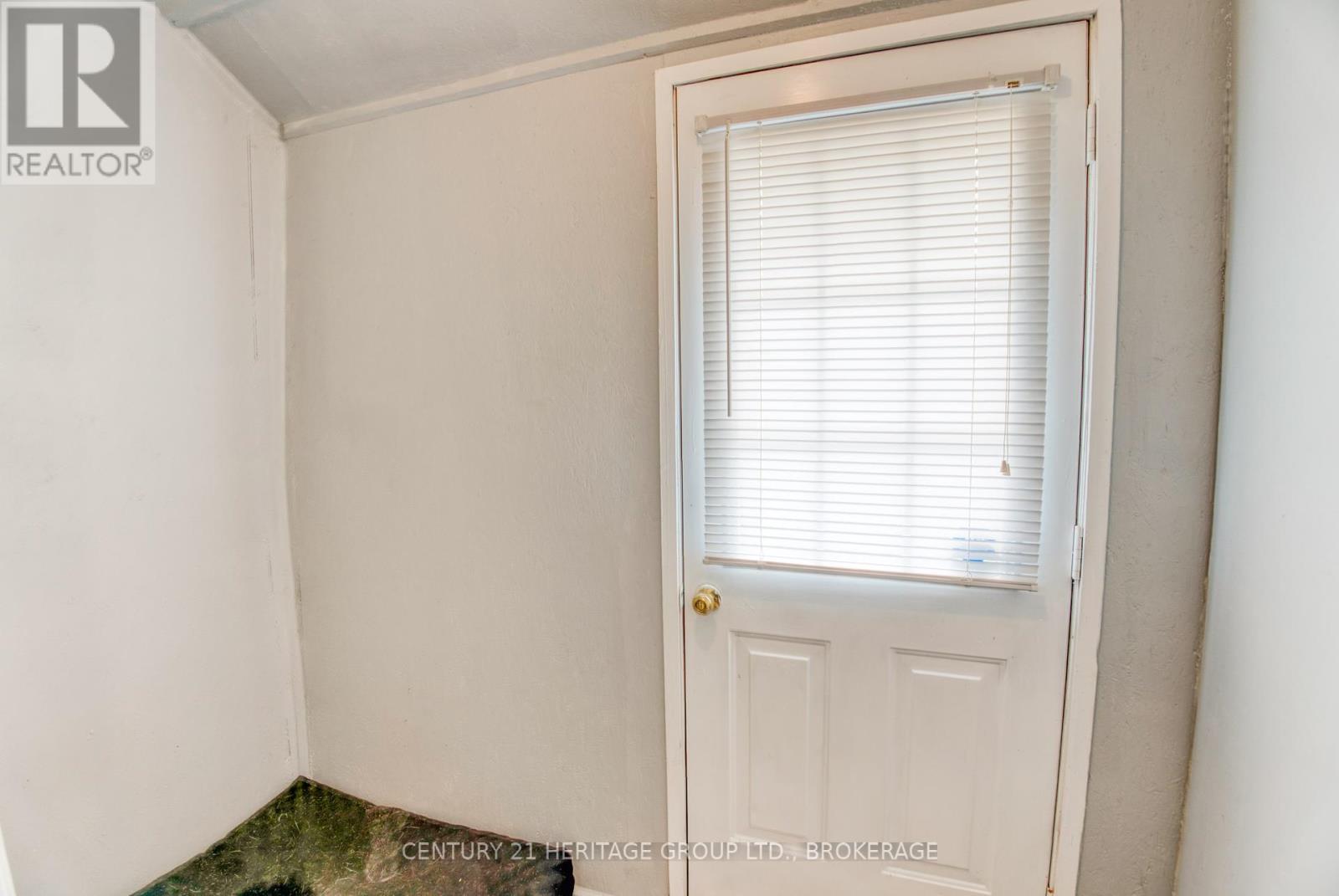 6913 County 2 Road, Loyalist (Lennox And Addington - South), ON - Indoor Photo Showing Other Room