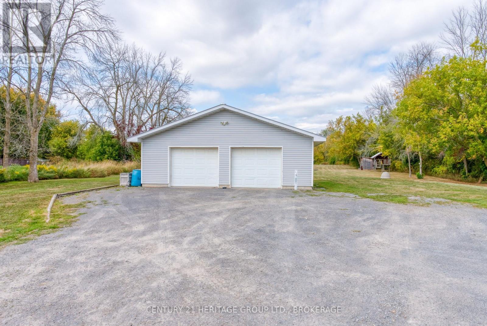 6913 County 2 Road, Loyalist (Lennox And Addington - South), ON - Outdoor