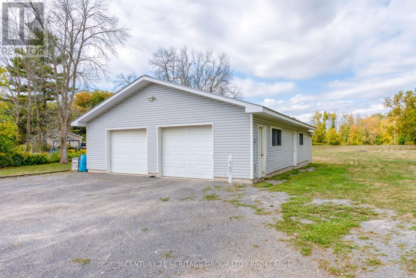 6913 County 2 Road, Loyalist (Lennox And Addington - South), ON - Outdoor
